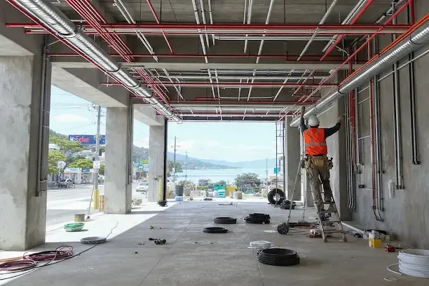 Instalación eléctrica residencial en La Libertad, Petén